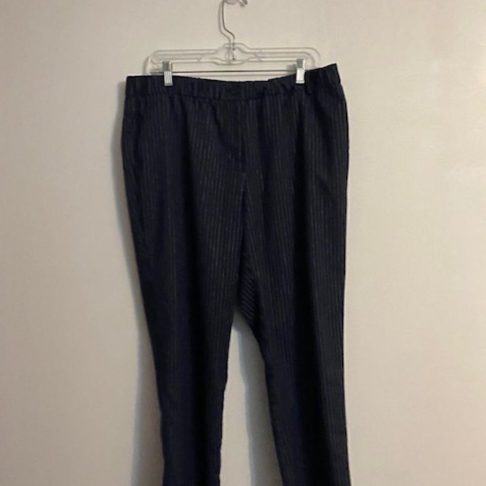 Loft Outlet Original Straight Navy Pinstripe ankle pants, size 14